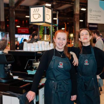 Moderne espressobar met barista